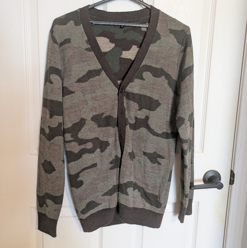 Men's Camouflage V-Neck Sweater